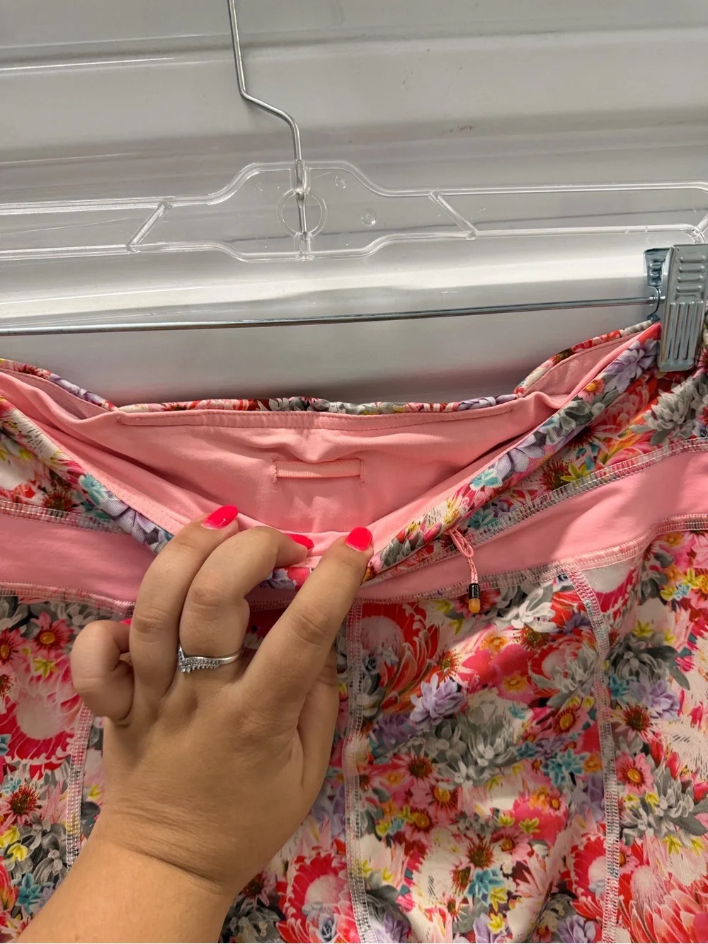LULULEMON Pink Floral Stretch Leggings with Contrast Trim Size 6
